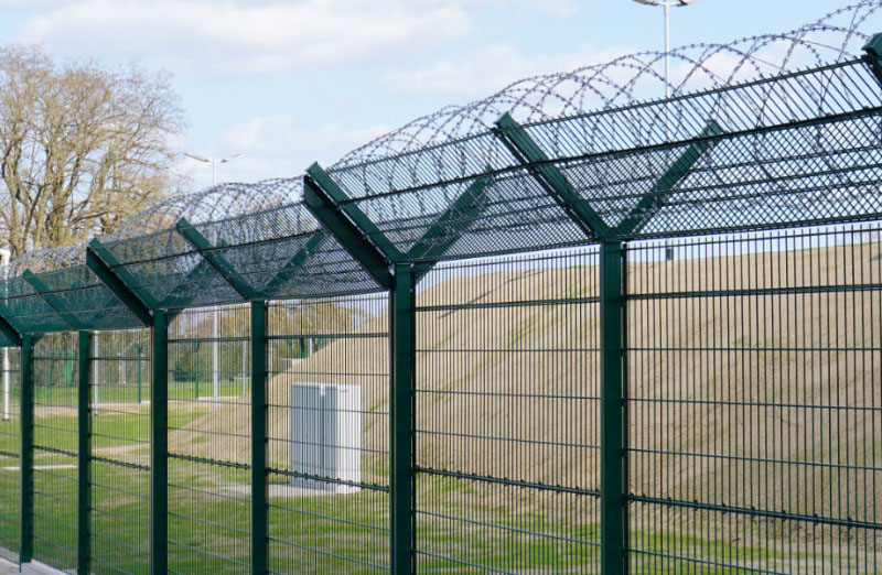 INOVA PeriNet Zaunsicherung mit Übersteigschutz